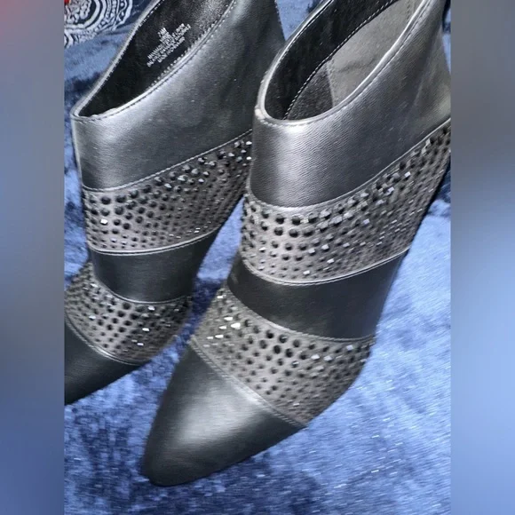 Impo black sparky booties Size 7 1/2 Never been worn🖤 - Picture 1 of 15